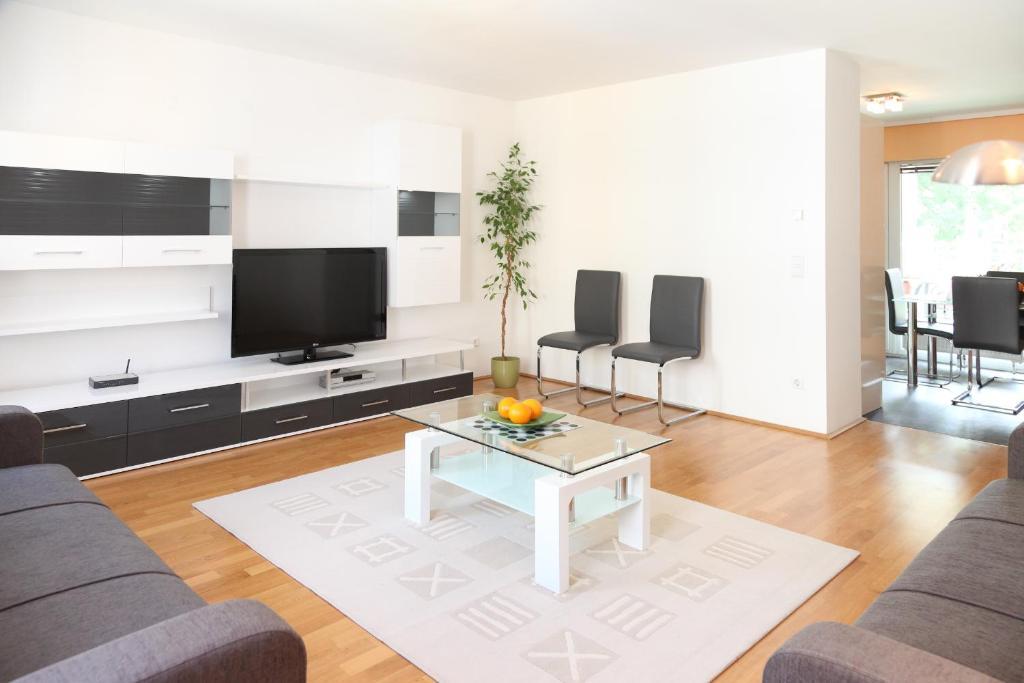 3 Rooms Sunny Apartments-Schoenbrunn, 100M2 With Balcony เวียนนา ห้อง รูปภาพ