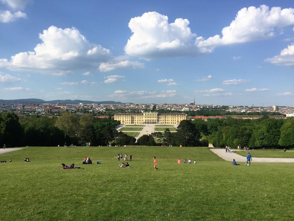 3 Rooms Sunny Apartments-Schoenbrunn, 100M2 With Balcony เวียนนา ภายนอก รูปภาพ